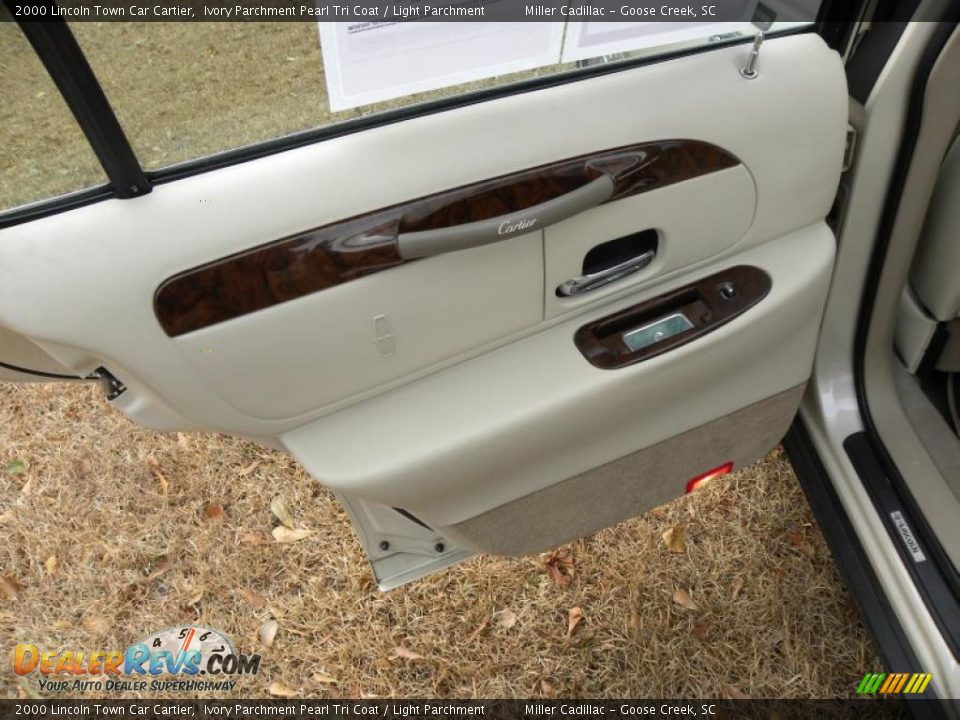 2000 Lincoln Town Car Cartier Ivory Parchment Pearl Tri Coat / Light Parchment Photo #9