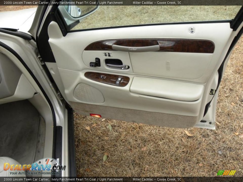 2000 Lincoln Town Car Cartier Ivory Parchment Pearl Tri Coat / Light Parchment Photo #11