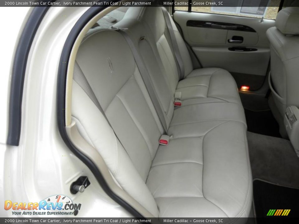 2000 Lincoln Town Car Cartier Ivory Parchment Pearl Tri Coat / Light Parchment Photo #12