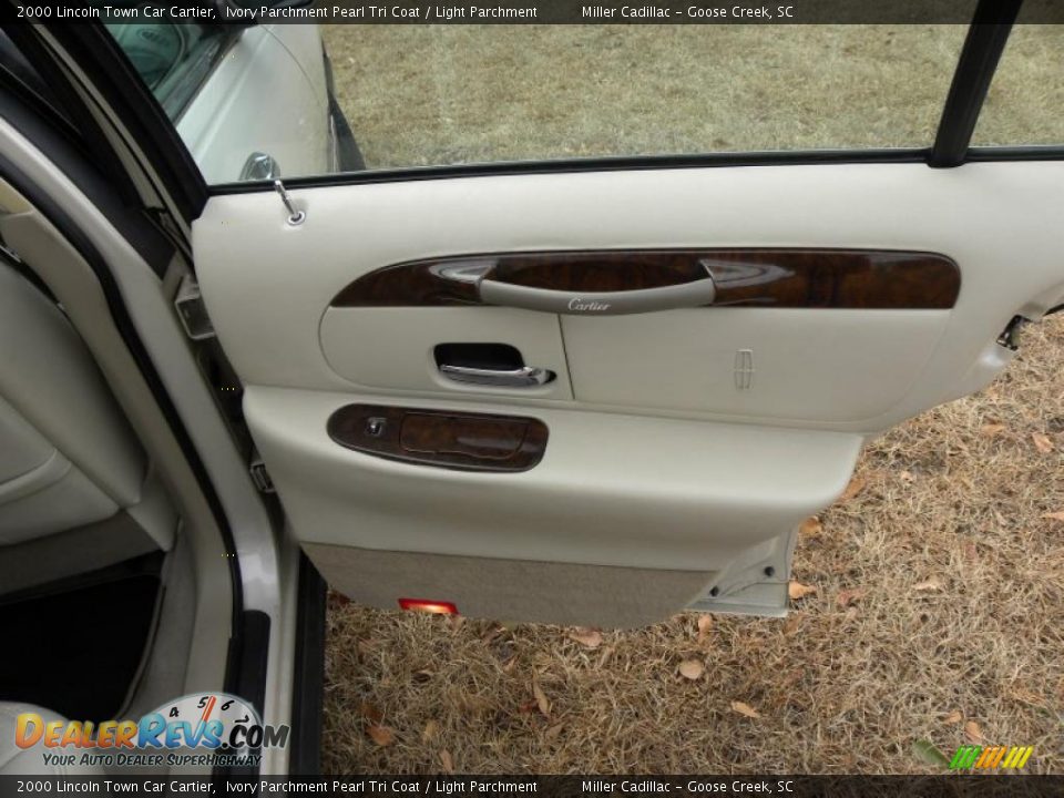 2000 Lincoln Town Car Cartier Ivory Parchment Pearl Tri Coat / Light Parchment Photo #13