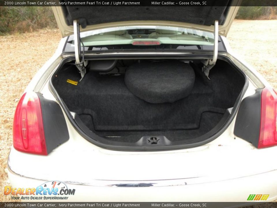 2000 Lincoln Town Car Cartier Ivory Parchment Pearl Tri Coat / Light Parchment Photo #16
