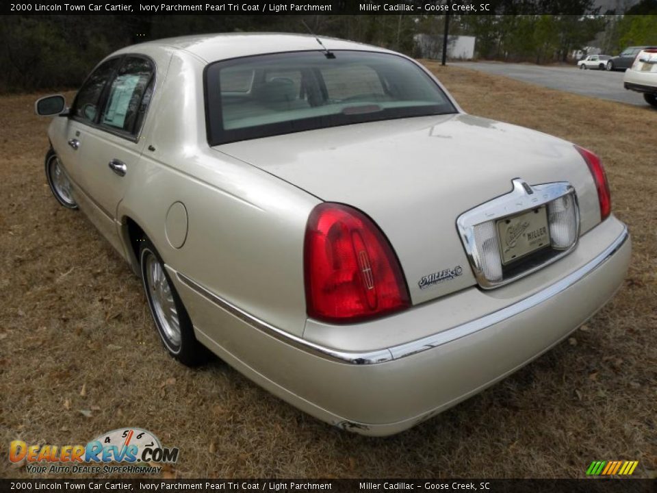 2000 Lincoln Town Car Cartier Ivory Parchment Pearl Tri Coat / Light Parchment Photo #17