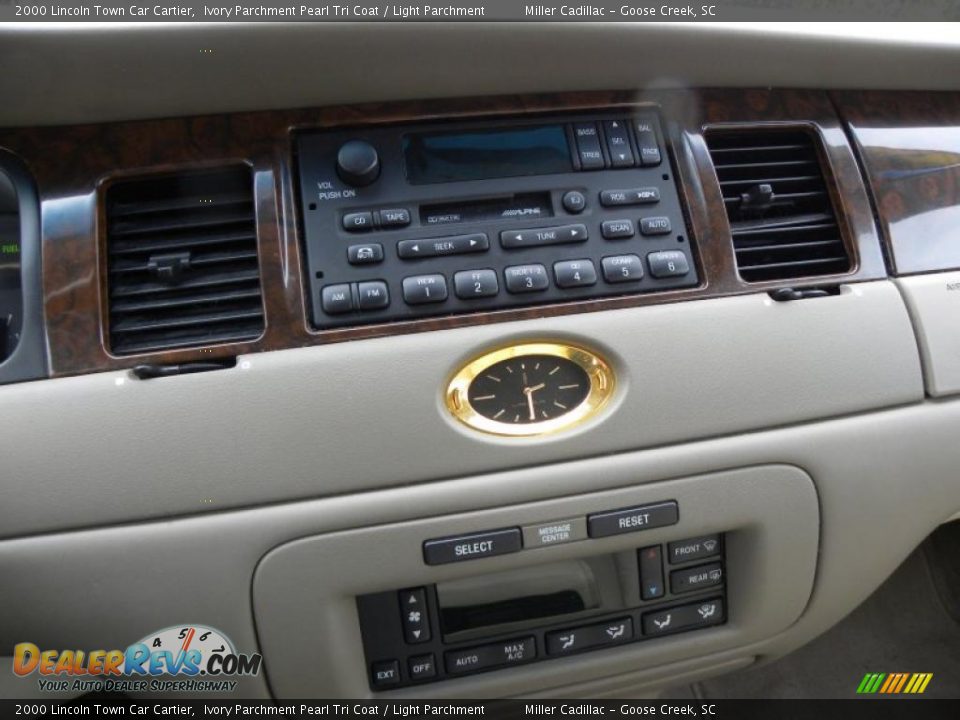 2000 Lincoln Town Car Cartier Ivory Parchment Pearl Tri Coat / Light Parchment Photo #21