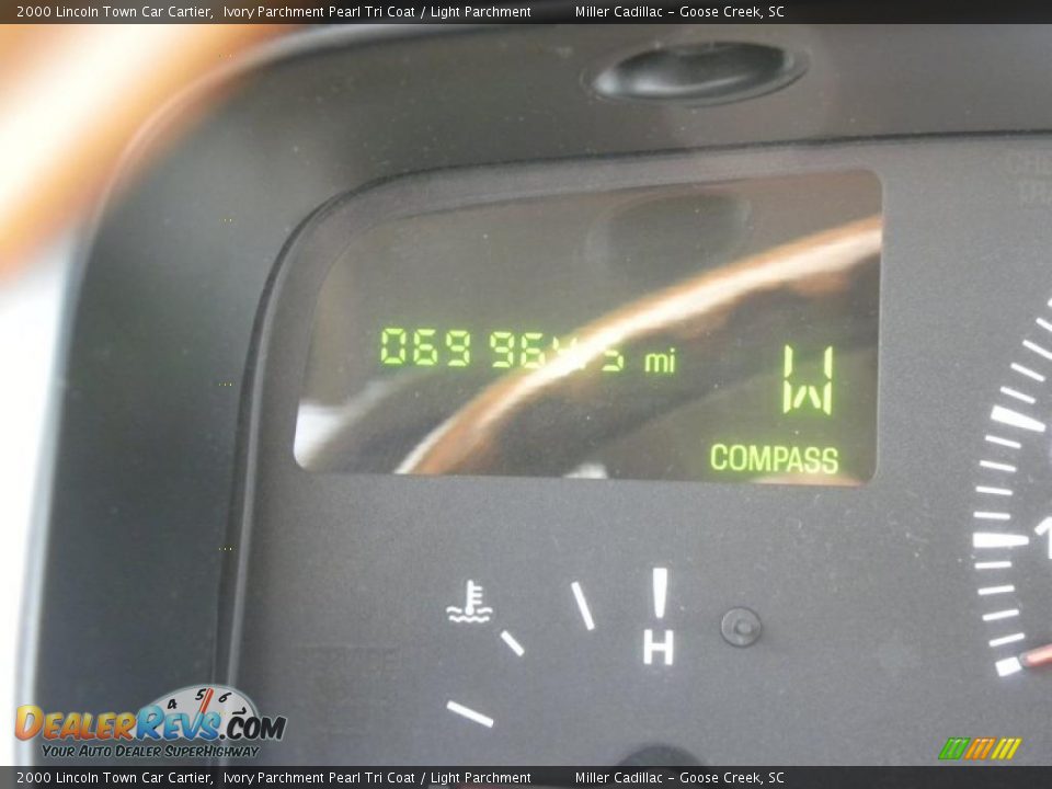 2000 Lincoln Town Car Cartier Ivory Parchment Pearl Tri Coat / Light Parchment Photo #24