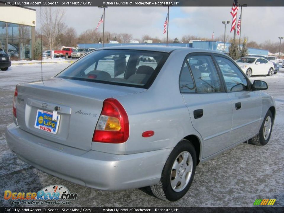 2001 Hyundai Accent GL Sedan Silver Mist / Gray Photo #2