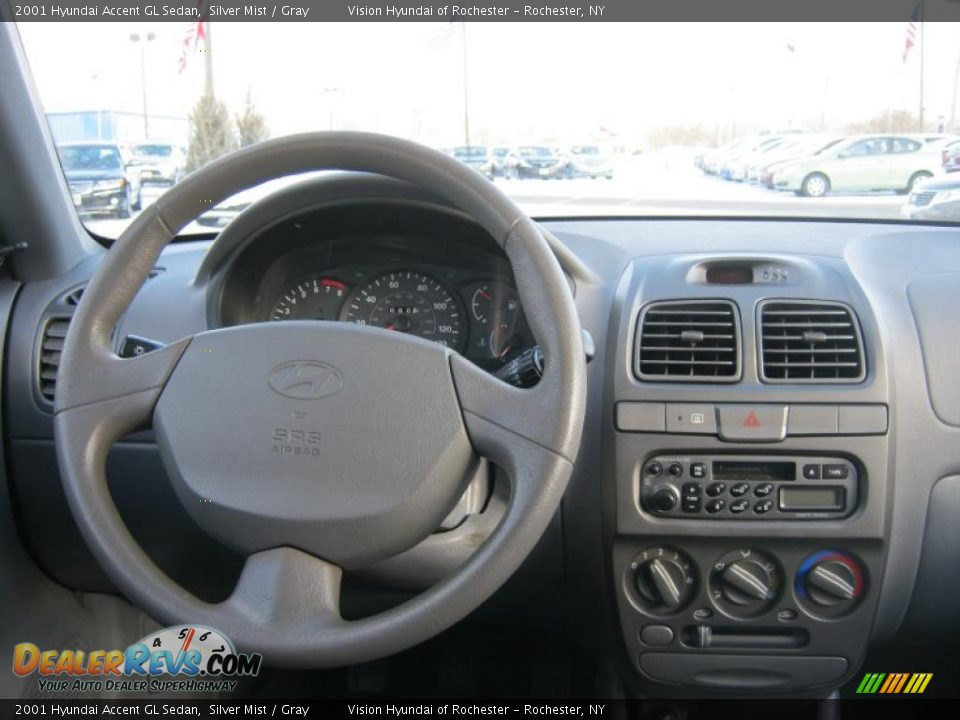 2001 Hyundai Accent GL Sedan Silver Mist / Gray Photo #4