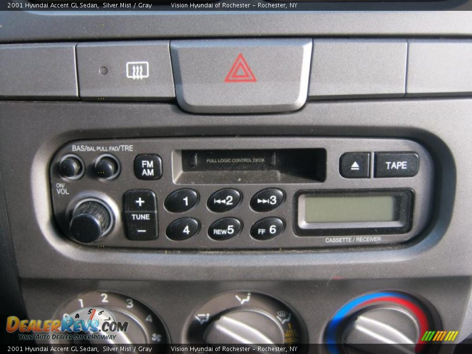 2001 Hyundai Accent GL Sedan Silver Mist / Gray Photo #5