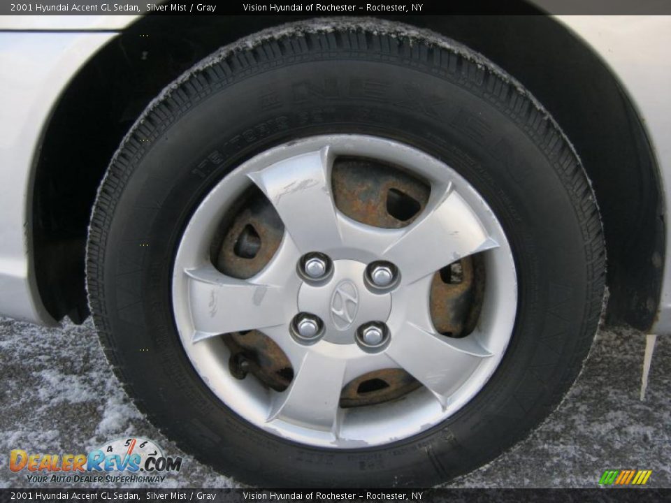 2001 Hyundai Accent GL Sedan Silver Mist / Gray Photo #15