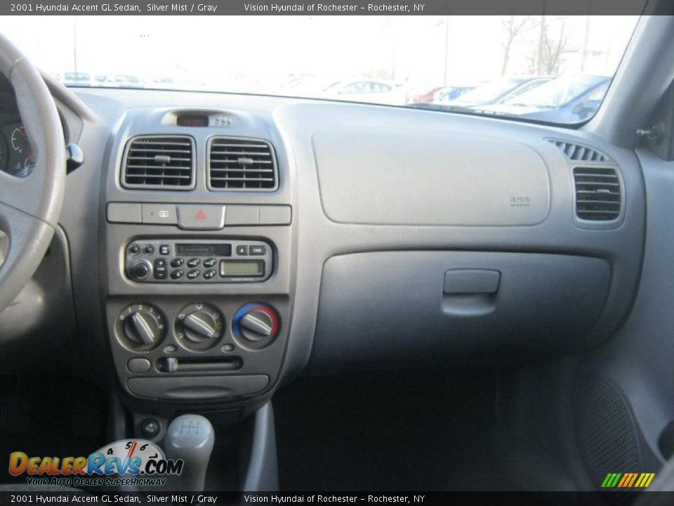2001 Hyundai Accent GL Sedan Silver Mist / Gray Photo #19