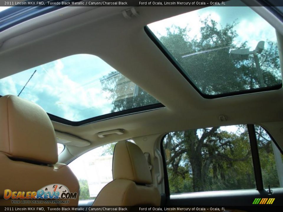 Sunroof of 2011 Lincoln MKX FWD Photo #7