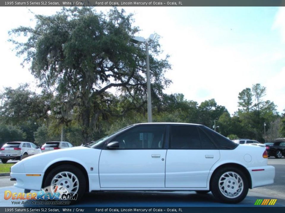 1995 Saturn S Series SL2 Sedan White / Gray Photo #2