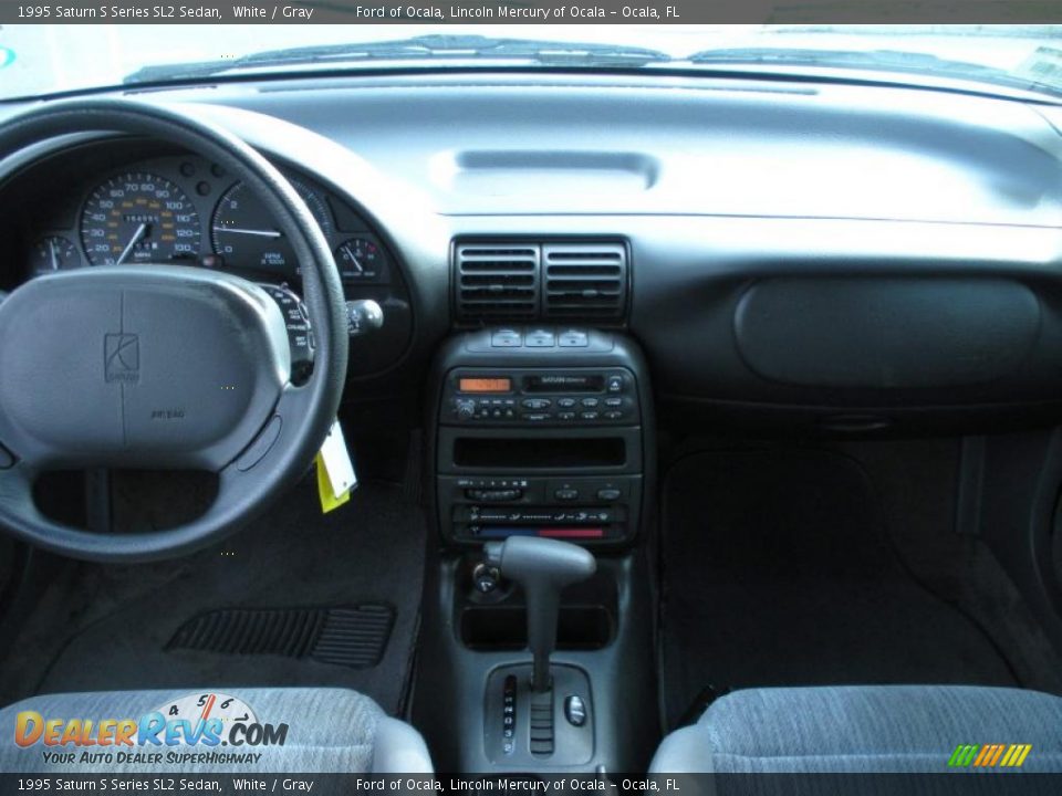 1995 Saturn S Series SL2 Sedan White / Gray Photo #18