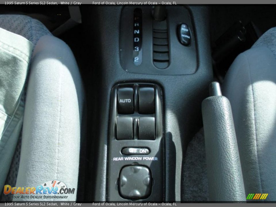 1995 Saturn S Series SL2 Sedan White / Gray Photo #23