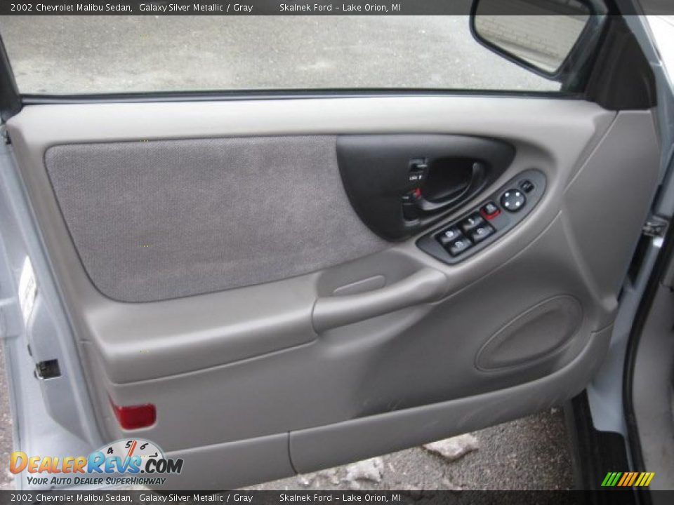 2002 Chevrolet Malibu Sedan Galaxy Silver Metallic / Gray Photo #19