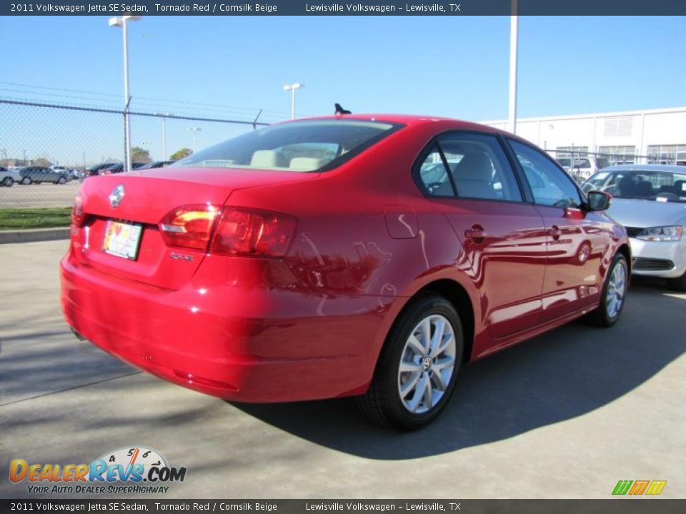 Tornado Red 2011 Volkswagen Jetta SE Sedan Photo #2