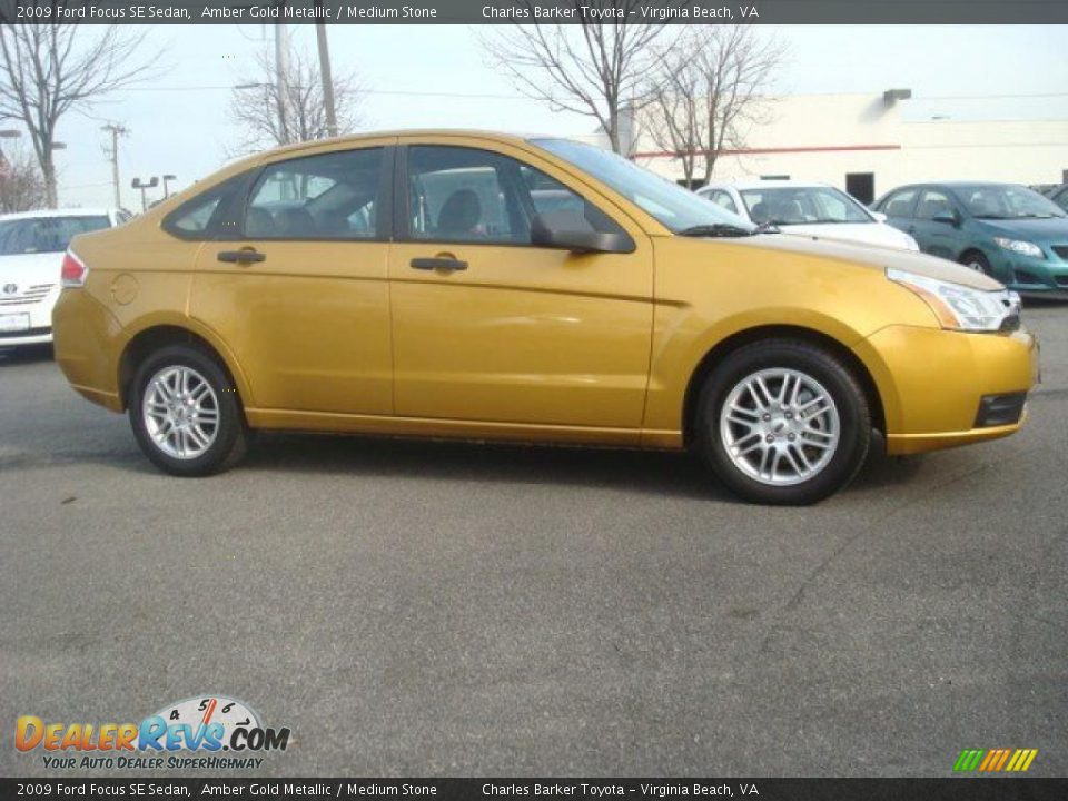 2009 Ford Focus SE Sedan Amber Gold Metallic / Medium Stone Photo #2