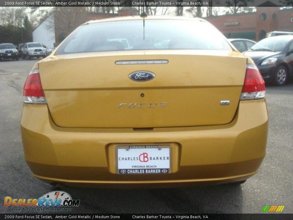 2009 Ford Focus SE Sedan Amber Gold Metallic / Medium Stone Photo #5
