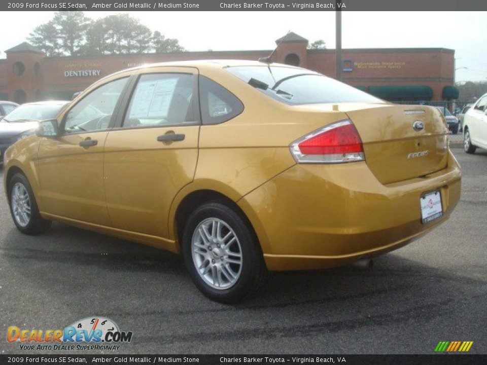2009 Ford Focus SE Sedan Amber Gold Metallic / Medium Stone Photo #6