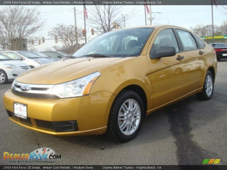 Front 3/4 View of 2009 Ford Focus SE Sedan Photo #8