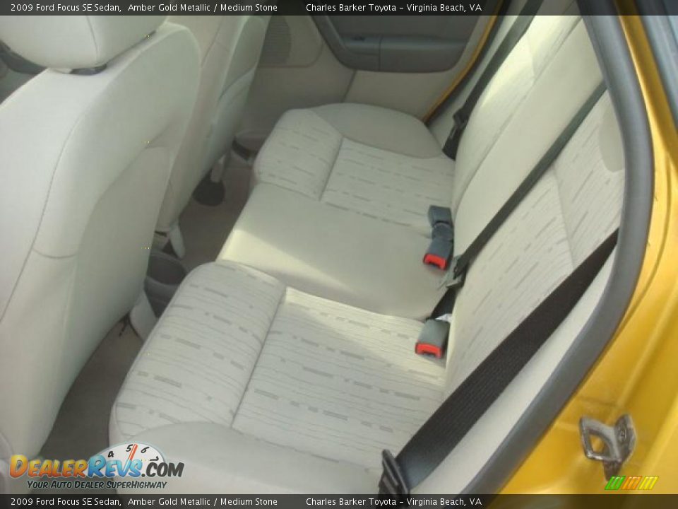 2009 Ford Focus SE Sedan Amber Gold Metallic / Medium Stone Photo #11