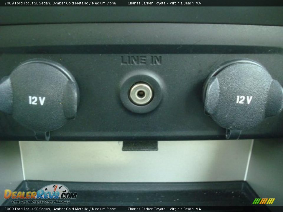 2009 Ford Focus SE Sedan Amber Gold Metallic / Medium Stone Photo #18