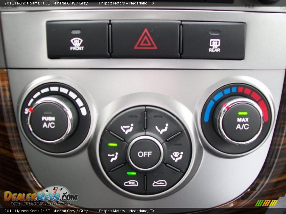 Controls of 2011 Hyundai Santa Fe SE Photo #29