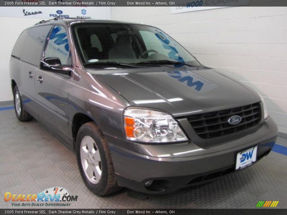 Front 3/4 View of 2005 Ford Freestar SES Photo #1