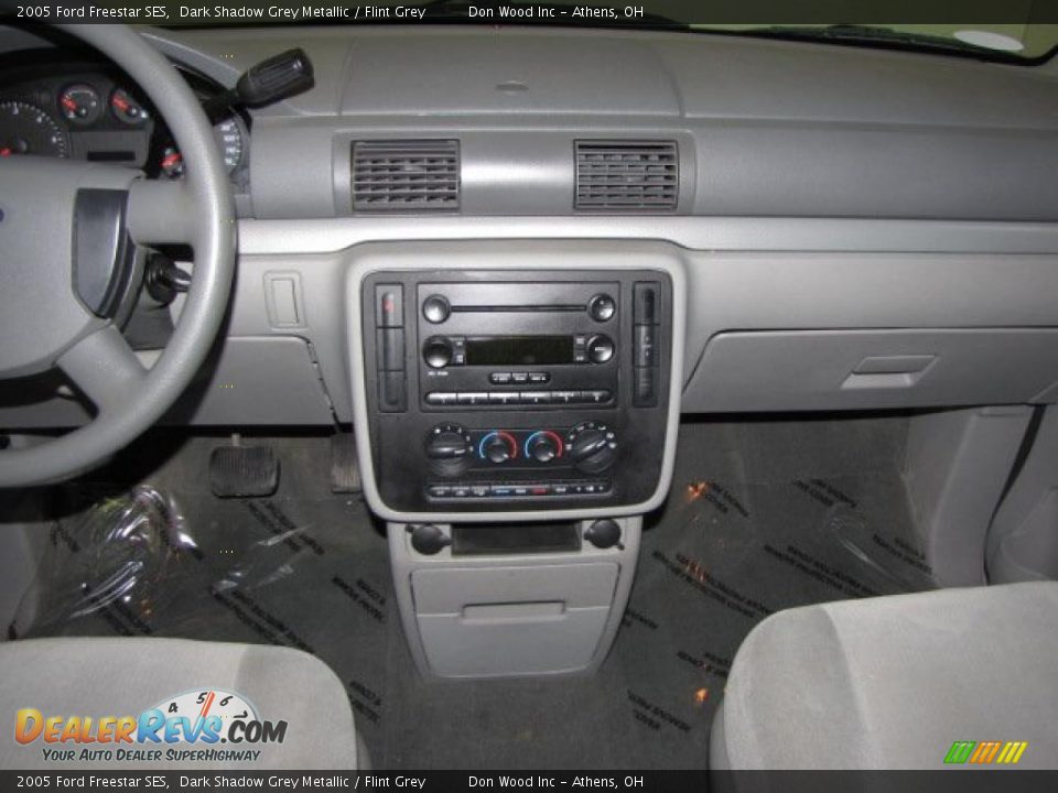 Dashboard of 2005 Ford Freestar SES Photo #10