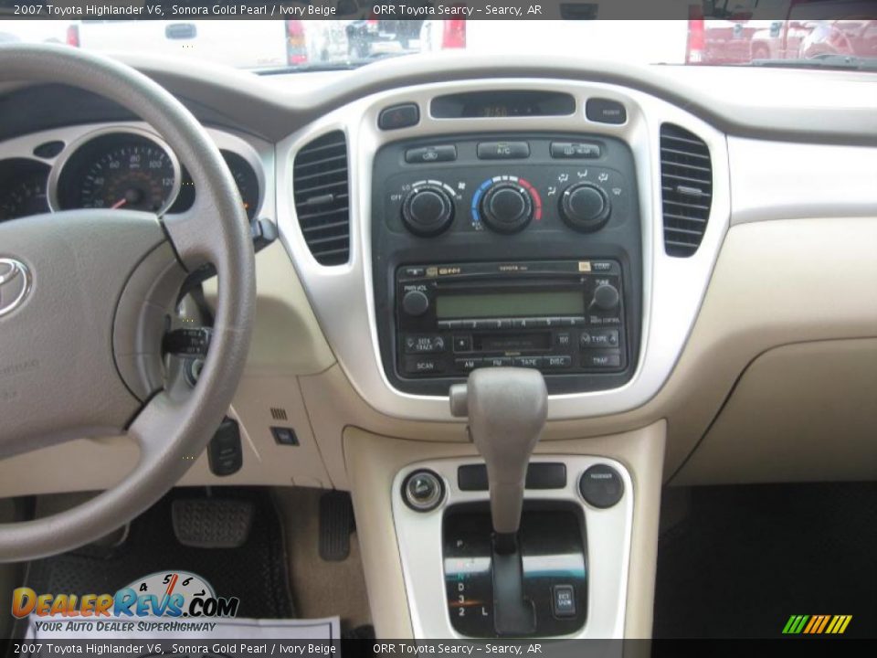2007 Toyota Highlander V6 Sonora Gold Pearl / Ivory Beige Photo #10