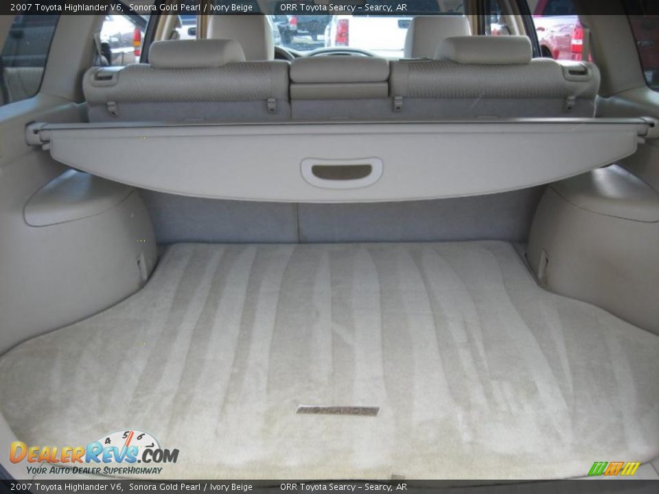 2007 Toyota Highlander V6 Sonora Gold Pearl / Ivory Beige Photo #15