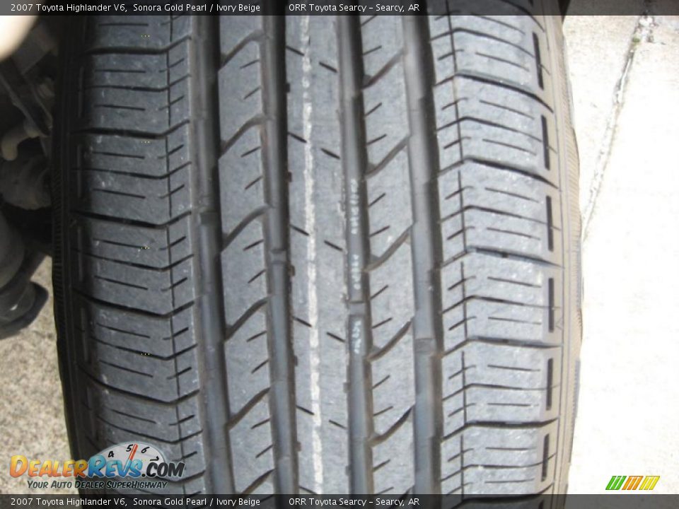 2007 Toyota Highlander V6 Sonora Gold Pearl / Ivory Beige Photo #17