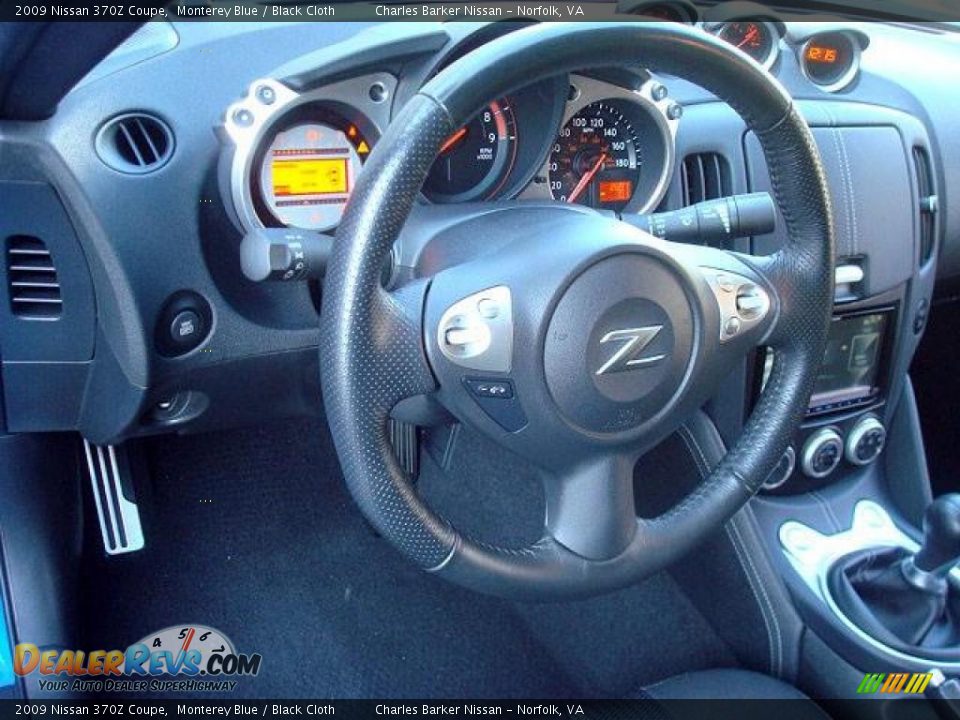 Dashboard of 2009 Nissan 370Z Coupe Photo #7