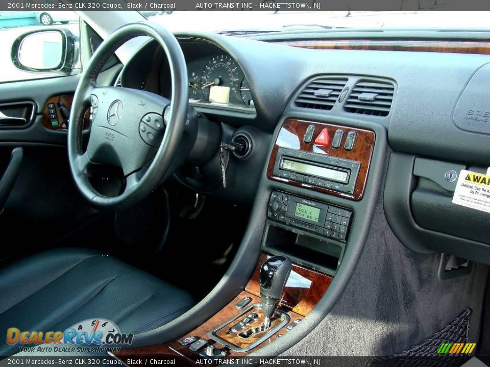 Dashboard of 2001 Mercedes-Benz CLK 320 Coupe Photo #24