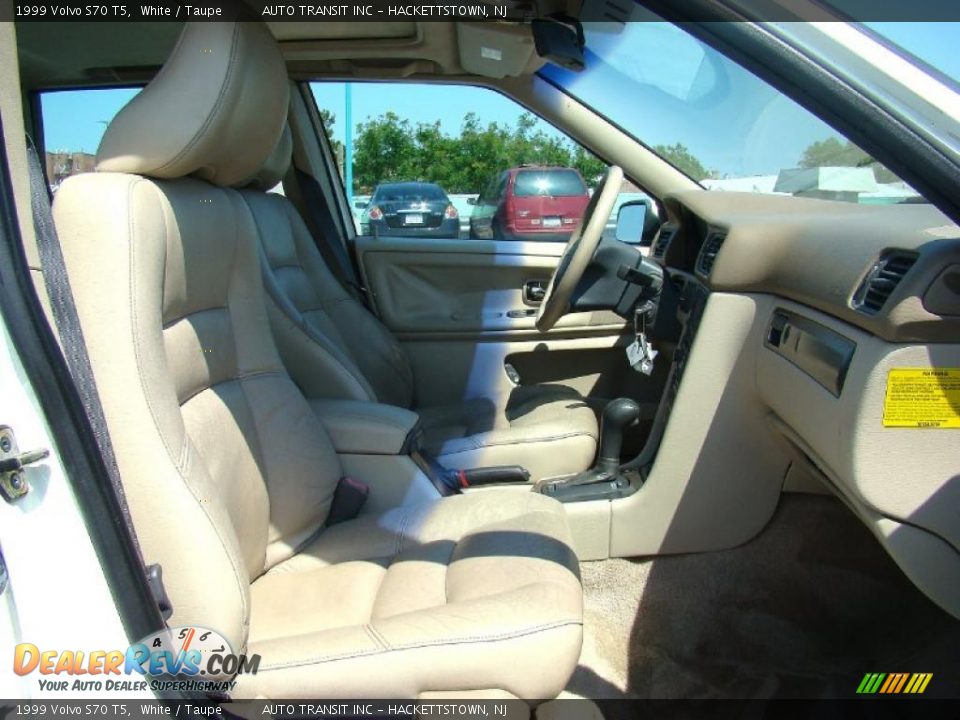 1999 Volvo S70 T5 White / Taupe Photo #30