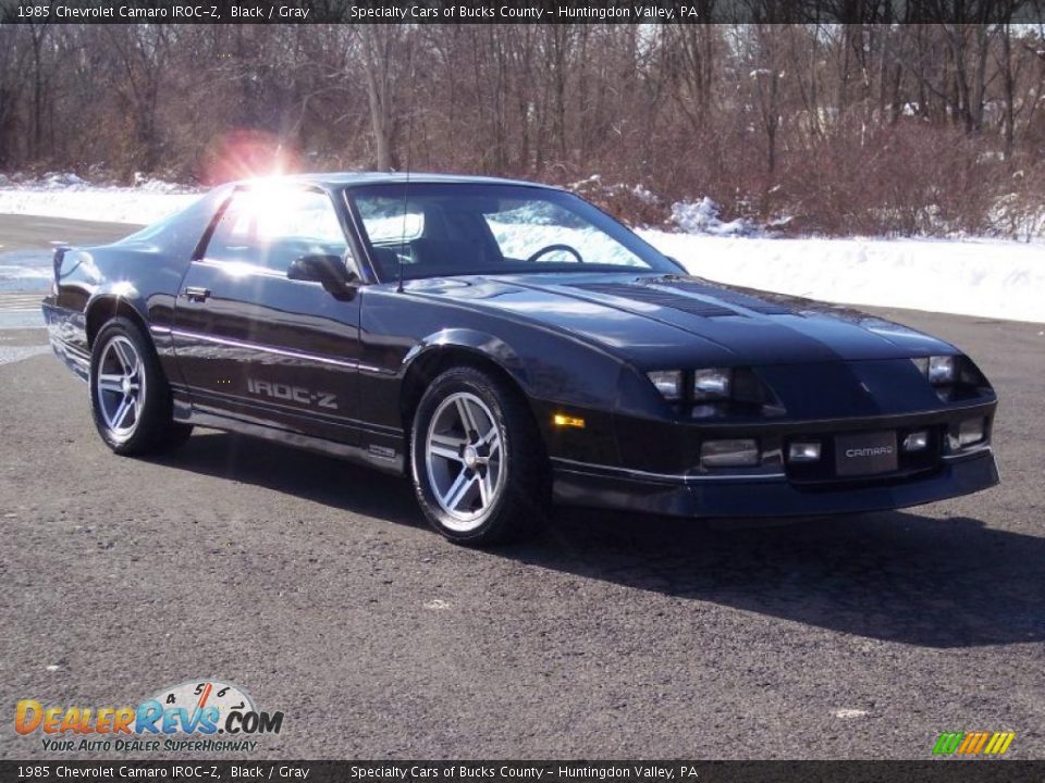 Front 3/4 View of 1985 Chevrolet Camaro IROC-Z Photo #1