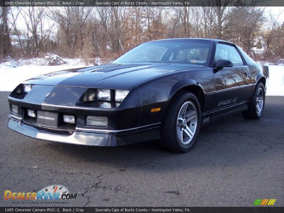 Front 3/4 View of 1985 Chevrolet Camaro IROC-Z Photo #10