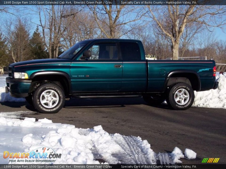 1998 Dodge Ram 1500 Sport Extended Cab 4x4 Emerald Green Pearl / Gray Photo #2