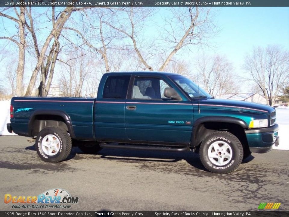 1998 Dodge Ram 1500 Sport Extended Cab 4x4 Emerald Green Pearl / Gray Photo #9