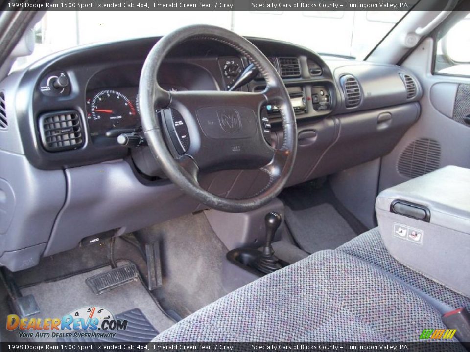 Dashboard of 1998 Dodge Ram 1500 Sport Extended Cab 4x4 Photo #26