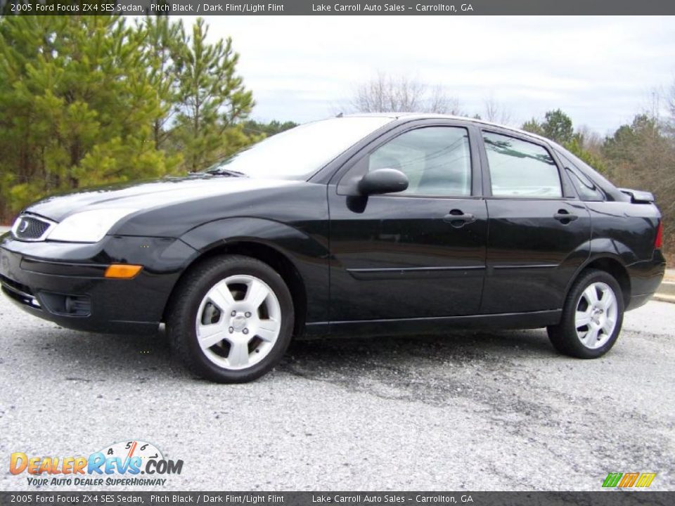 2005 Ford Focus ZX4 SES Sedan Pitch Black / Dark Flint/Light Flint Photo #2