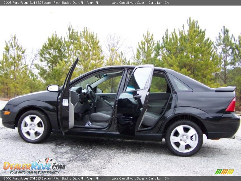 2005 Ford Focus ZX4 SES Sedan Pitch Black / Dark Flint/Light Flint Photo #14