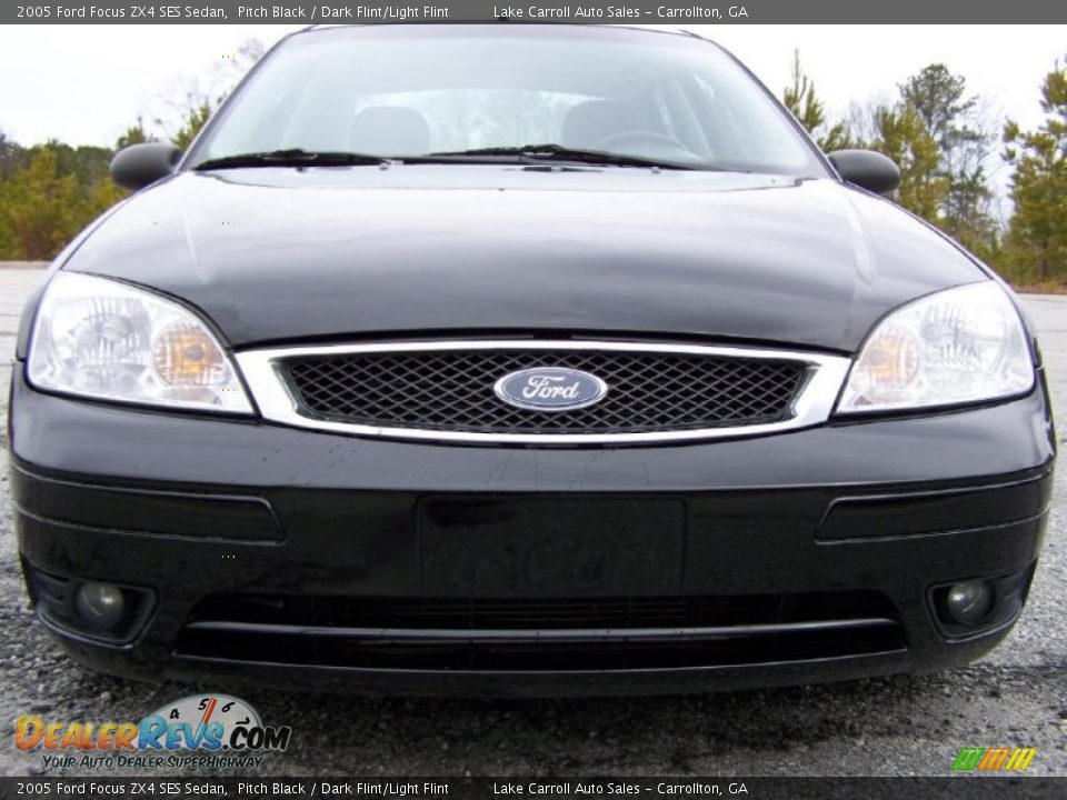 2005 Ford Focus ZX4 SES Sedan Pitch Black / Dark Flint/Light Flint Photo #15