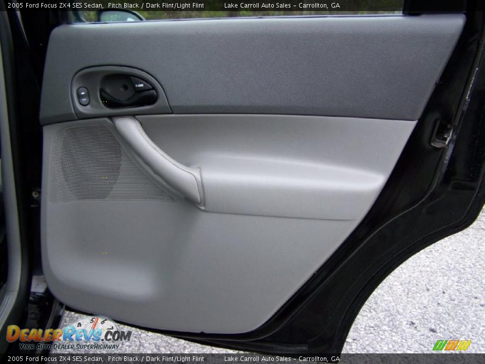 2005 Ford Focus ZX4 SES Sedan Pitch Black / Dark Flint/Light Flint Photo #28