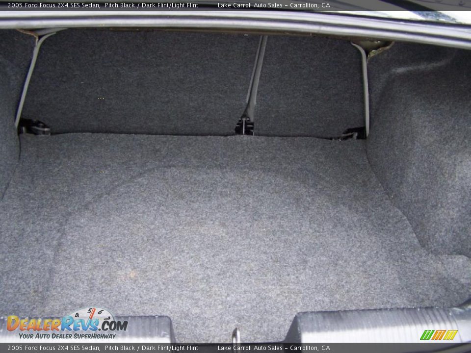 2005 Ford Focus ZX4 SES Sedan Pitch Black / Dark Flint/Light Flint Photo #35