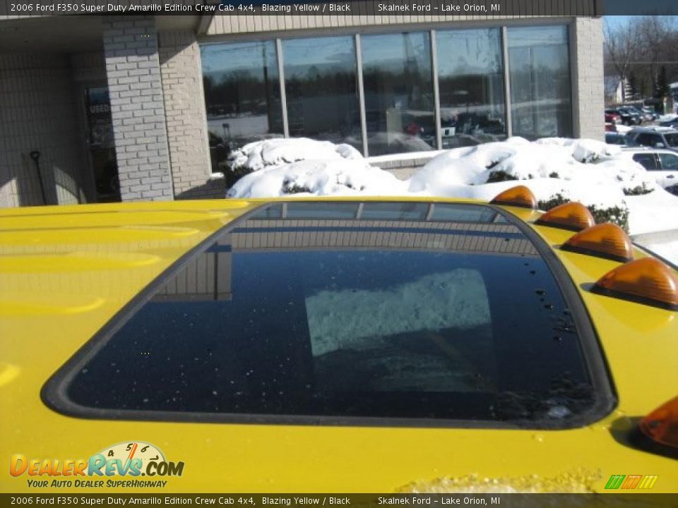 Sunroof of 2006 Ford F350 Super Duty Amarillo Edition Crew Cab 4x4 Photo #20