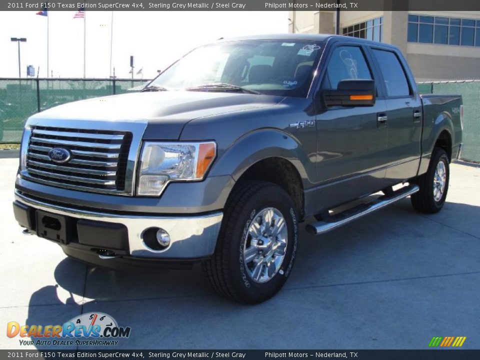 Front 3/4 View of 2011 Ford F150 Texas Edition SuperCrew 4x4 Photo #7