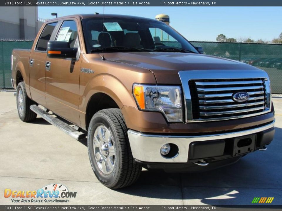 Front 3/4 View of 2011 Ford F150 Texas Edition SuperCrew 4x4 Photo #1