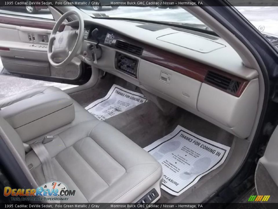 Dashboard of 1995 Cadillac DeVille Sedan Photo #16