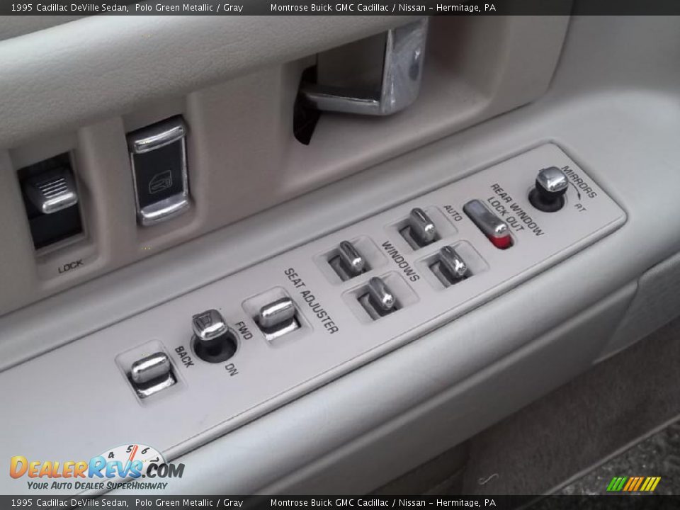 Controls of 1995 Cadillac DeVille Sedan Photo #27