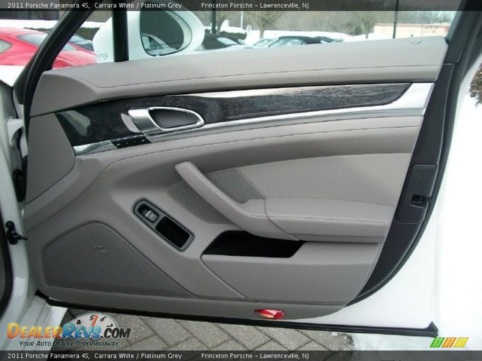 Door Panel of 2011 Porsche Panamera 4S Photo #24